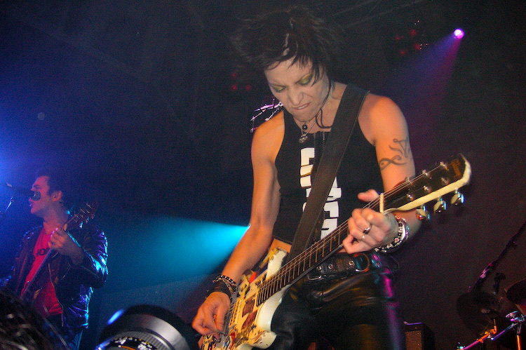 Daniel Rey & Joan Jett, 2004.08.10, Spirit, NYC