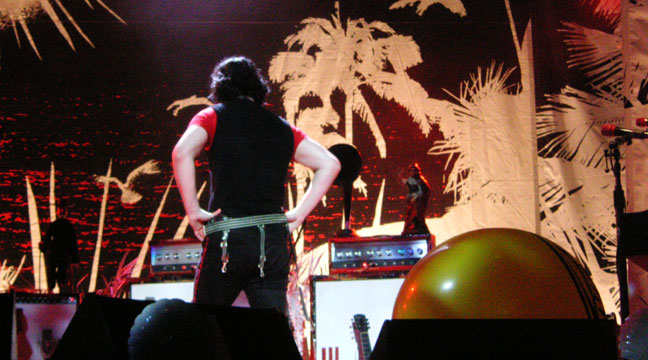 Jack White and balloon, Saturday, 2005.08.13, Greek Theatre, U.C. Berkeley, CA